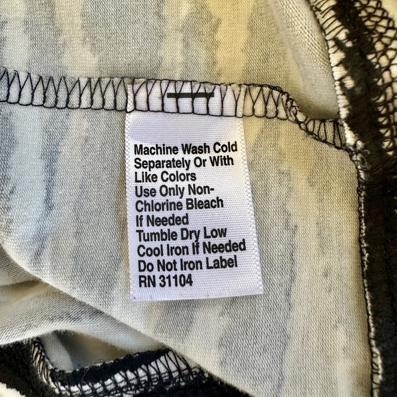 KIM ROGERS, STYLISH ZIP FRONT JACKET. ANIMAL PRINT DESIGN. SIZE XL - Picture 8 of 8